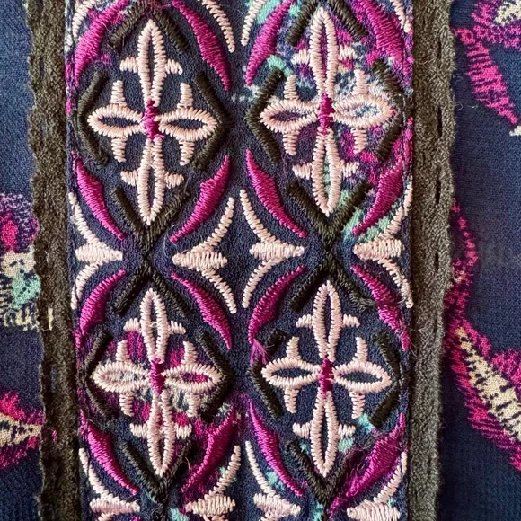 Belle by Kim Gravel Flutter Sleeve Floral Blouse - Size 3X - Picture 7 of 15